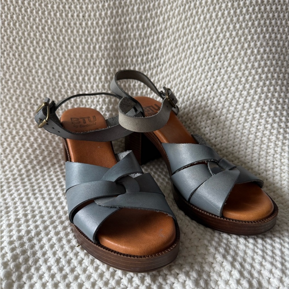 Elegant Gray Leather Sandals